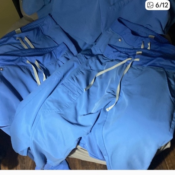 9 piece FIGS LOT 5 Zamora Joggers/ 4 Casma tops-ceil blue - Picture 7 of 10